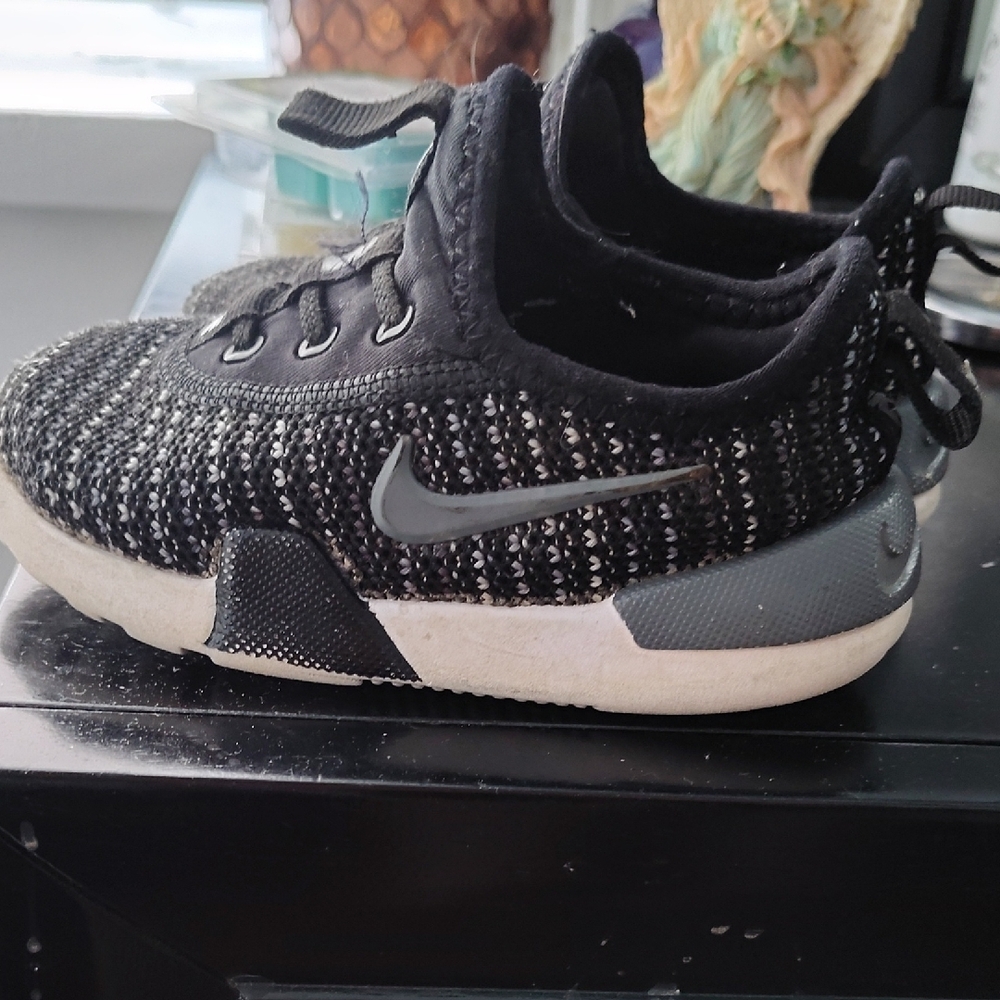 Nike Black and Gray Textured Sneakers